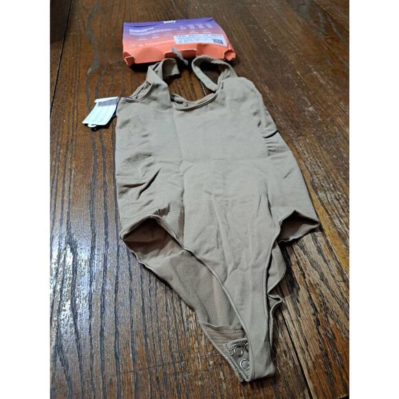 New M-L Fabletics Yitty Moody Bitc Taupe Nearly Naked Shaping Thong Bodysuit NWT - Picture 8 of 8